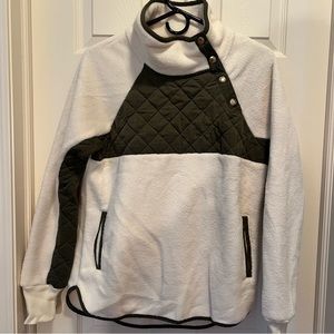 Abercrombie & Fitch fleece pullover cream and green size medium